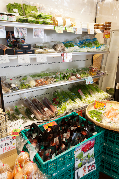 「奈良のうまいものプラザ」店内の野菜